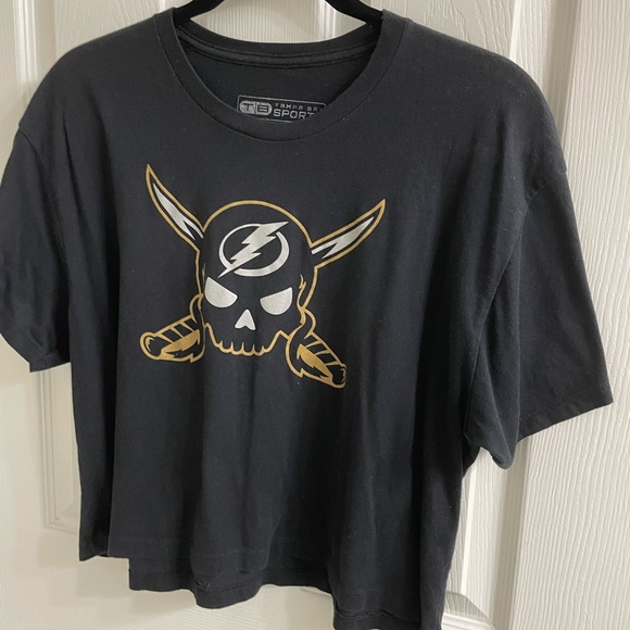 Exclusive Lightning Gasparilla Women’s Crop Top 2022 Tampa Bay Pirate Shirt - Picture 3 of 12